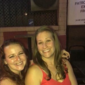 Meet your Posher, Hilary